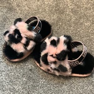 NWOT UGG FLUFF YEAH SLIDES Sz 6